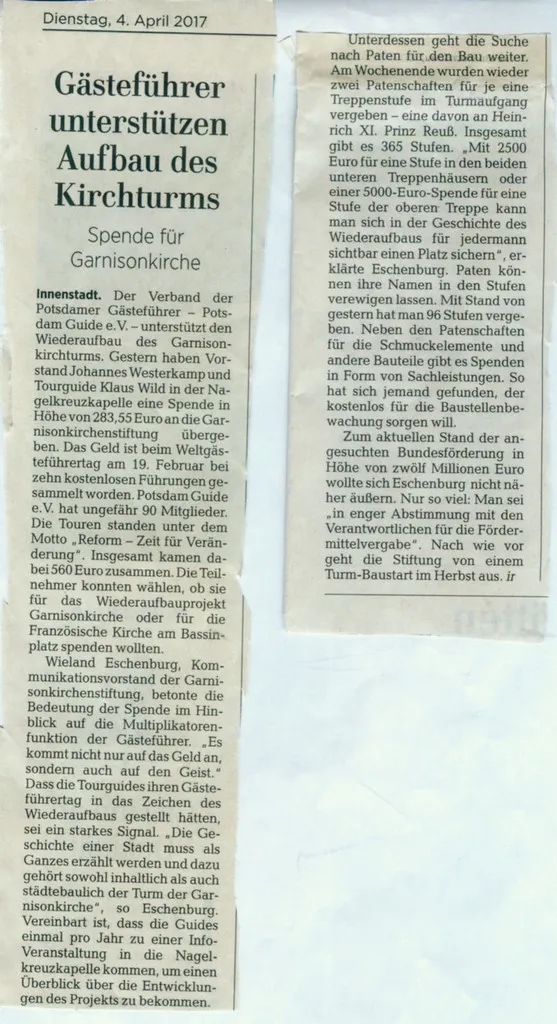 Gästeführer unterstützen Aufbau Kirchturm